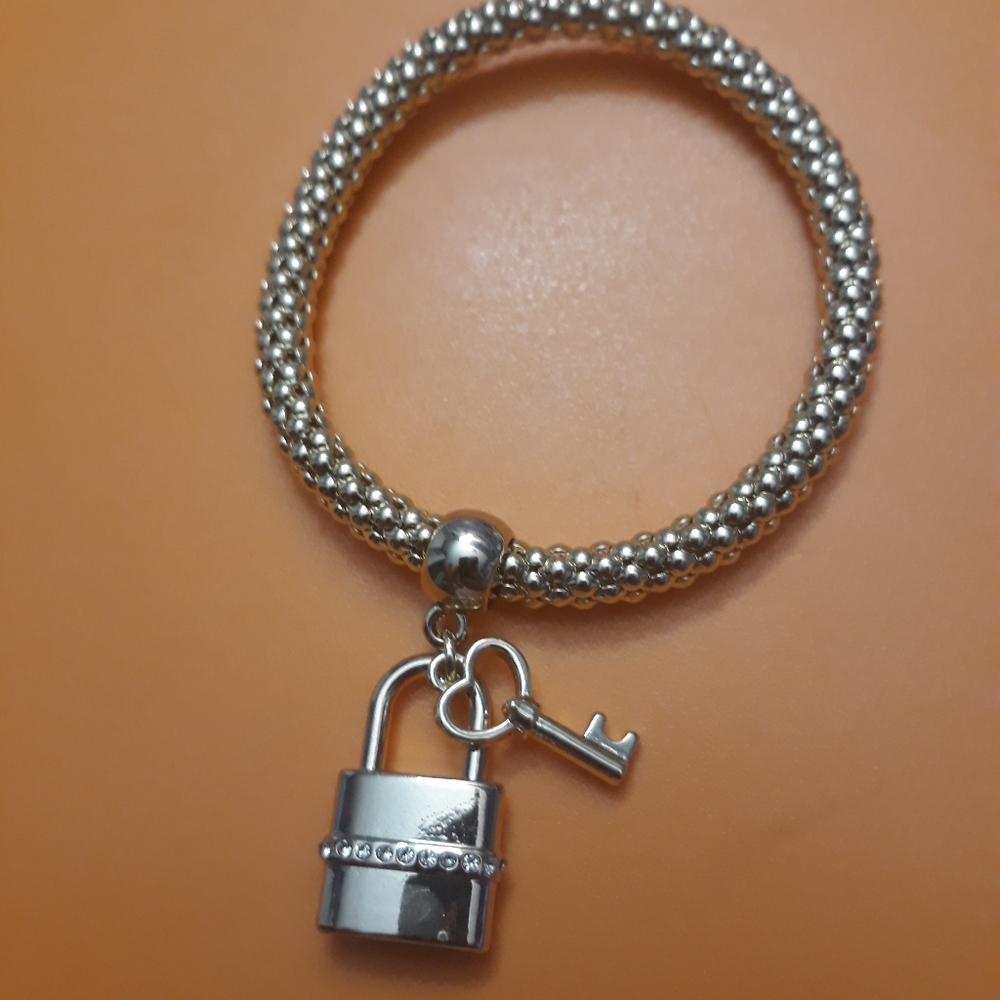 Mary Kay "you hold the key" gold bracelet.NWT